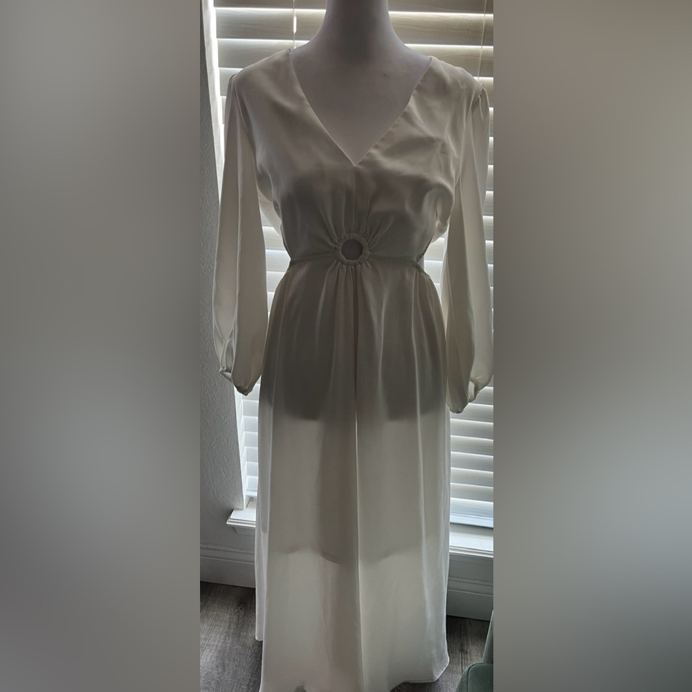 Entro White Long Sleeve V-Neck Dress